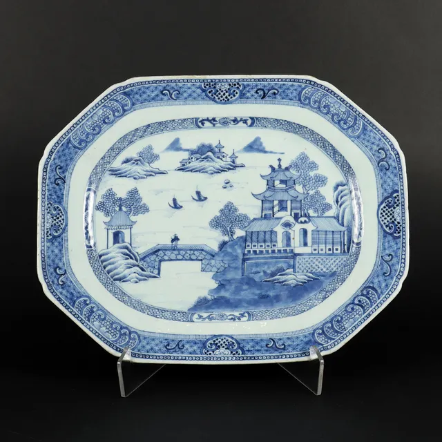STEKFAT, porslin, Kina, Qianlong (1736-95).