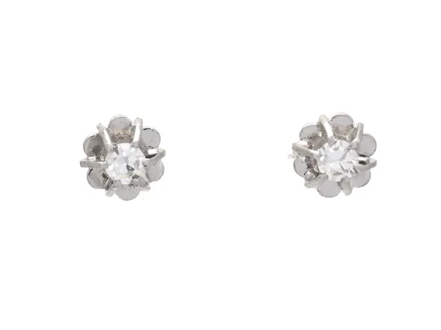 ENSTENSÖRHÄNGEN, 18K vitguld, åttkantslipade diamanter ca 0,06 ctv, stift, vikt 1,3 g.