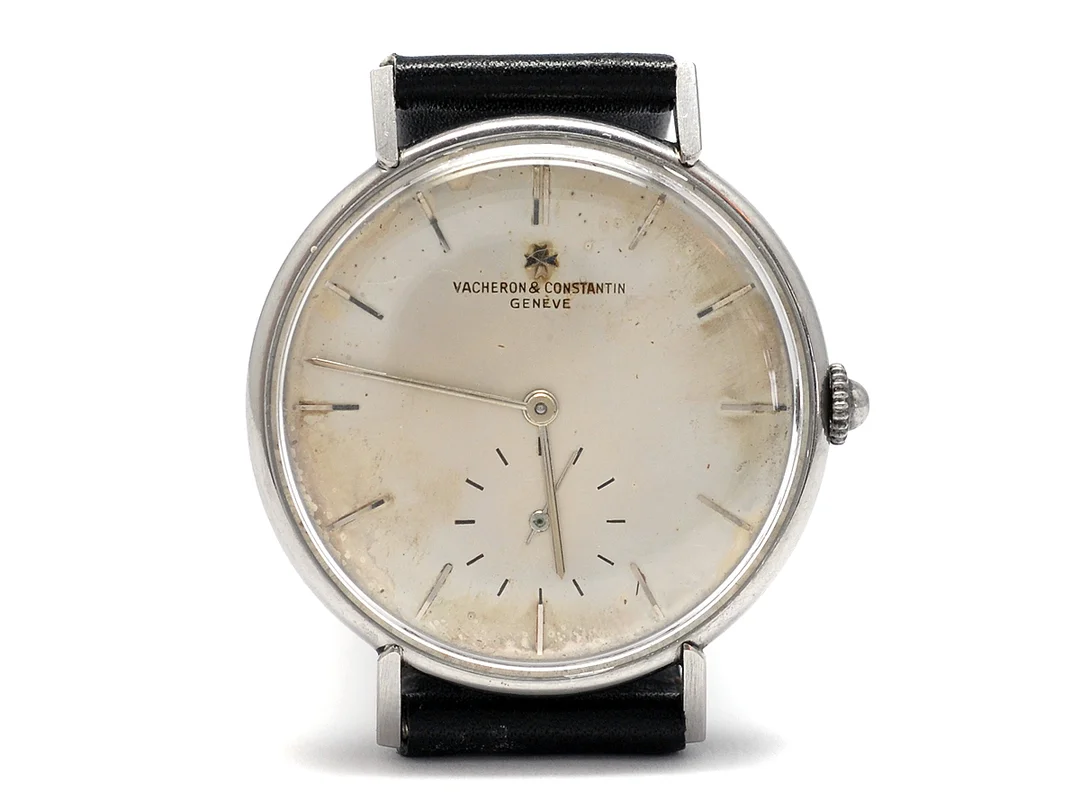 VACHERON & CONSTANTIN, Genève, herrur, 35,5 mm, Cal 453/2C, Serie nr. 453241, Boett nr. 283589, stål, manuell, plexiglas, liten sekundvisare, skadad urtavla (5/10), läderband, ca 1944. — Klockor/Vacheron Constantin — Kaplans