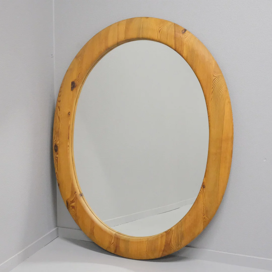 SVEN LARSSON. MÖBELSHOP, SPEGEL, 1970-TAL, FURU. — Mirrors — Björnssons Auktionskammare