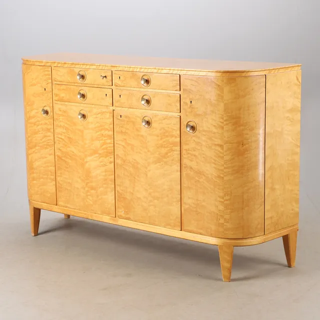 AXEL LARSSON. Sideboard, björk, AB Svenska Möbelfabrikerna Bodafors.