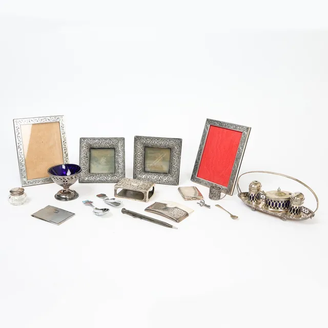 A COLLECTION OF SILVER AND PLATED WARE (QTY).