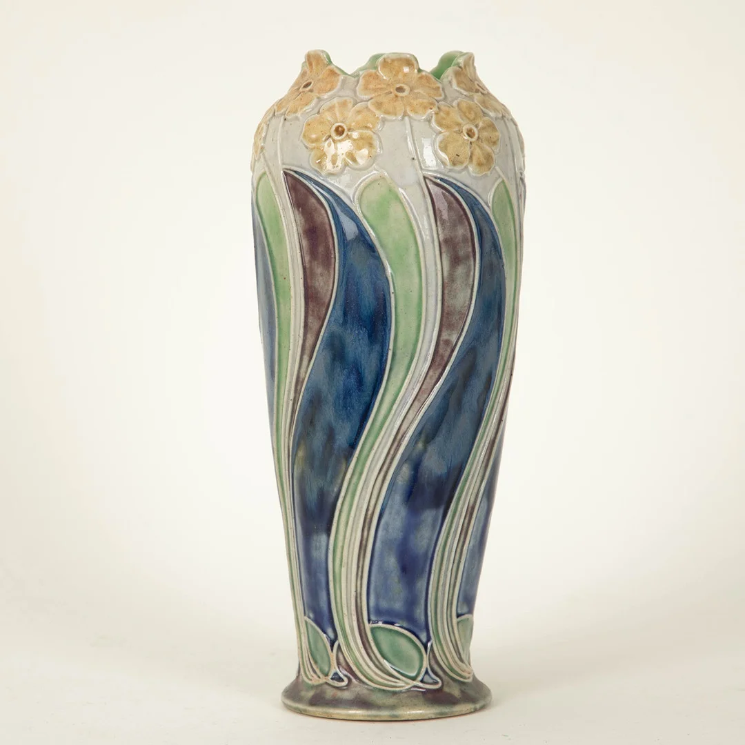 Art Nouveau Vase, Royal Doulton Lambeth, Stoke-on -Trent, England, 20. Jh. — European — Stockholms Auktionsverk Hamburg