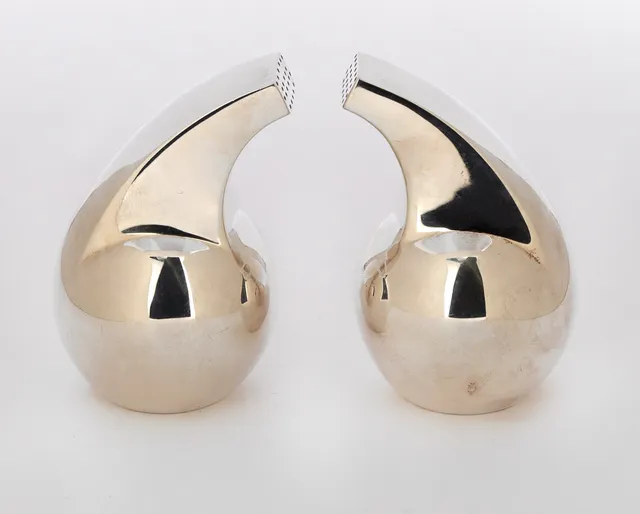 Søren Georg Jensen for Georg Jensen. A pair of sterling silver salt shakers, design 965 (2)