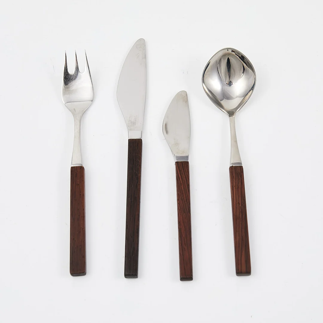 TIAS ECKHOFF. 40 dlr,, bestick, modell "Opus", Lundtofte Danmark rostfria, skaft i palisander. — Miscellaneous — Stockholms Auktionsverk Sickla