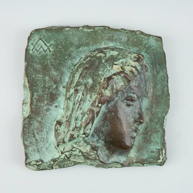 WÄINÖ AALTONEN. Flickhuvud, monogramsignerad, märkt MLMA I/X, bronsrelief.