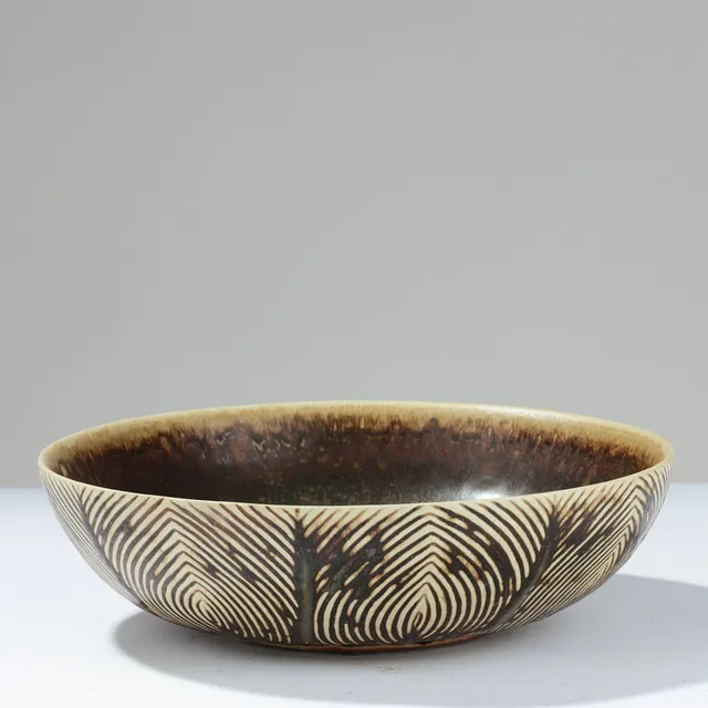 AXEL SALTO. Large stoneware bowl in solfatara glaze with fluted exterior reliefs, Royal Copenhagen, Denmark, second half of the 20th century.
