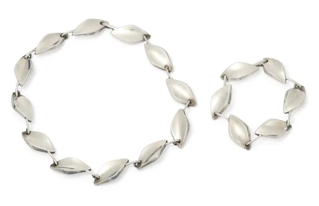 A jewellery set in sterling silver comprising of a necklace and bracelet. Weightin total app. 104 g. W. 15 mm. L. 36 and 19 cm. (2)