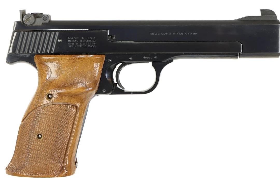 PISTOL, fabrikat Smith & Wesson, modell 41, kaliber .22lr, tillv.nr A428662, se-nr SE0266957. — Pistols — Walter Borg