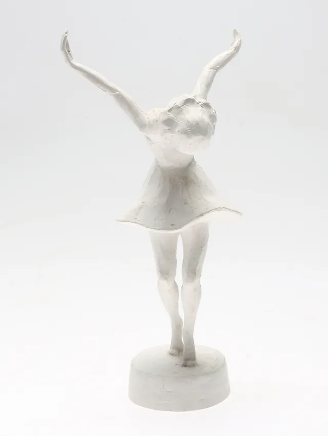 GRETA VON BRAUN GIESENFELD. Figurin, gips, signerad.