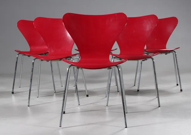 Arne Jacobsen. Seks syverstole model 3107 (6)