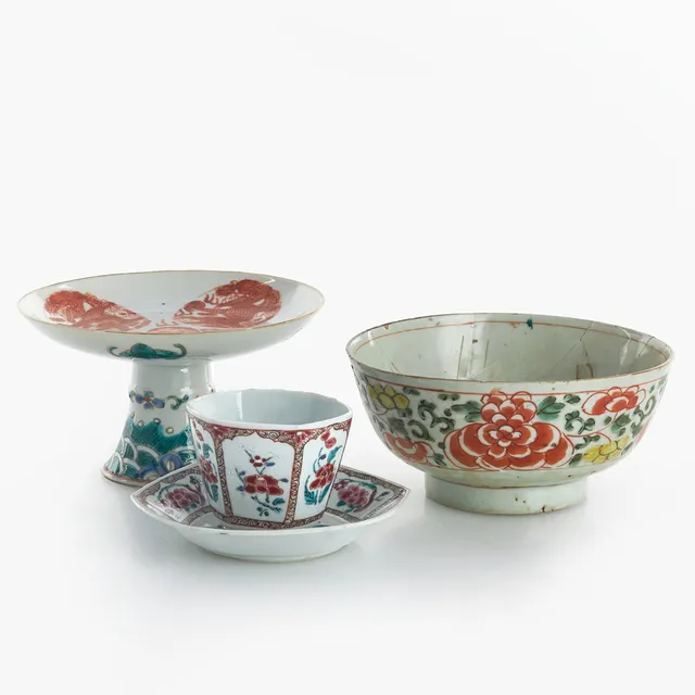 SKÅL, Kina, Ming/Wanli, 1600-tal, KOPP med fat, famille rose, 1900-tal, FAT på fot, 1900-tal.
