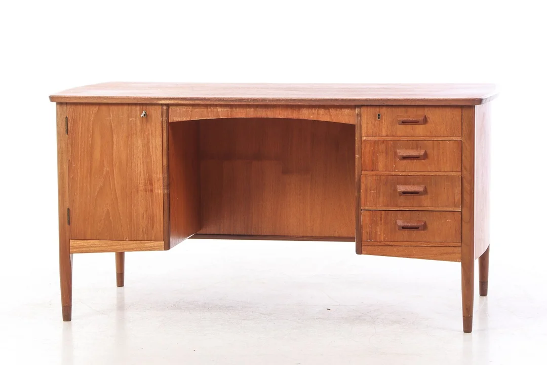 Danish furniture design. Freestanding teak desk, 1960s — Furniture/Office furniture — Lauritz
