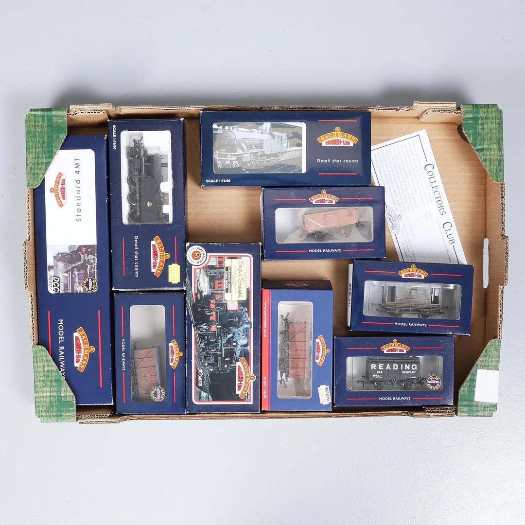COLLECTION OF BACHMANN BRANCH LINE SCALE 1:76/00 WAGONS, LOCOMOTIVES AND TANKS, BOXED. (9). — Model railways — Young's Auctions