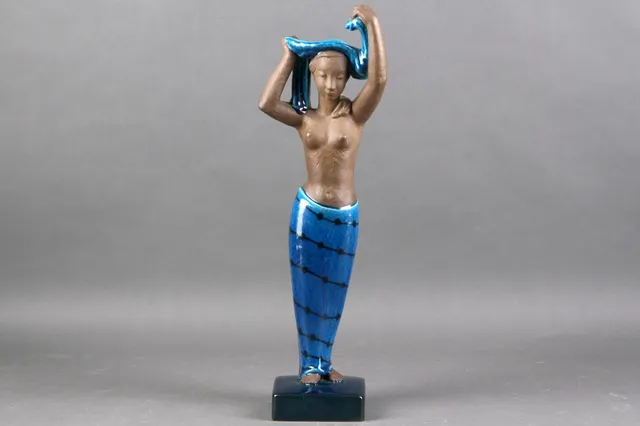 Johannes Hedegaard for Royal Copenhagen. Figur af stentøj nr. 22268