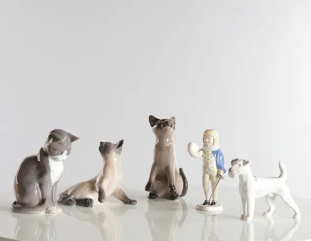 BING & GRØNDAHL / ROYAL COPENHAGEN. En samling porcelænsfigurer, København, Danmark. 1. sort. (5).