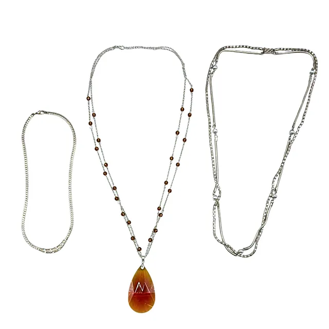 SCHMUCKSET AUS ZWEI DOPPELKETTEN UND EINER GLIEDERKETTE.