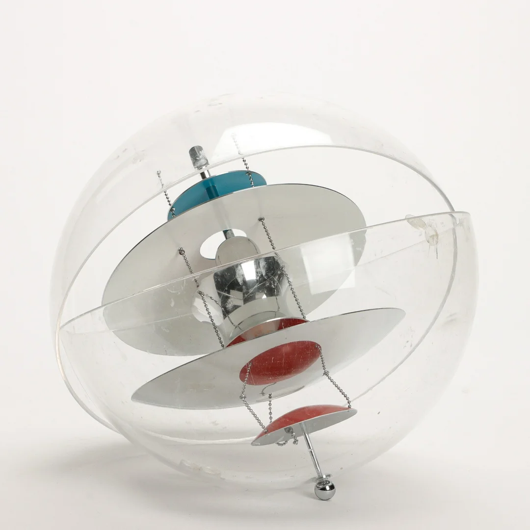 Verner Panton. VP Globe, Ø 40 cm. — Lamps and lighting/Pendant lights — Lauritz