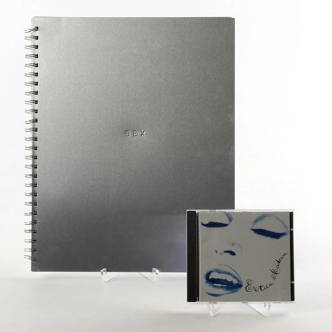 FOTOBOK, "SEX", med CD-skivan, Madonna med fotografier av Steven Meisel Studio, utgivare Warner Books, 1992. — Books — Stadsauktion Sundsvall