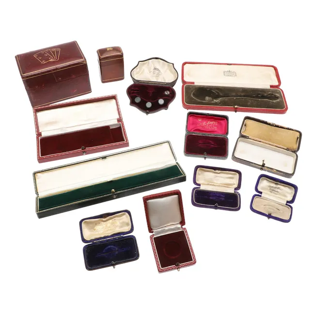 A COLLECTION OF JEWELLERY BOXES.