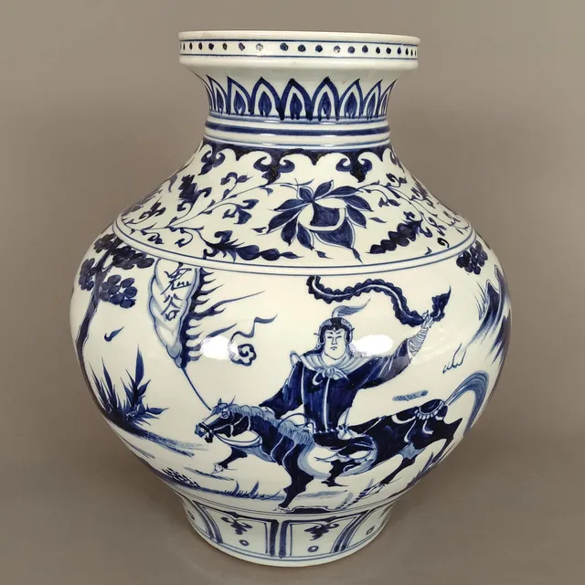 CHINESISCHE SCHWERE BLAU-WEISS-VASE.