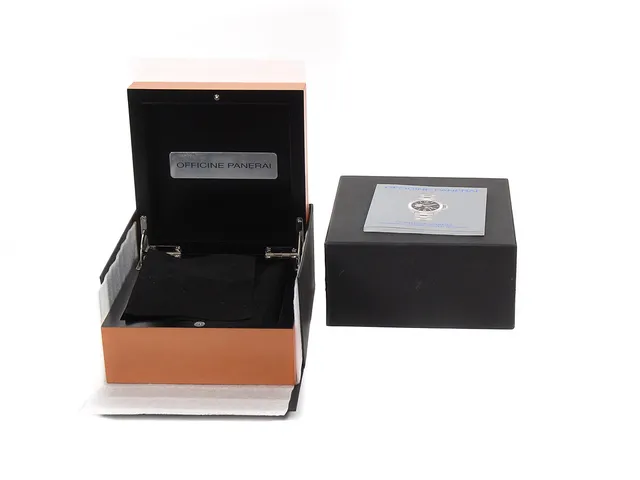BOX, till Panerai, 180 x 180 x 93 mm, trä, brochyr, ytterkartong, ca 2003.