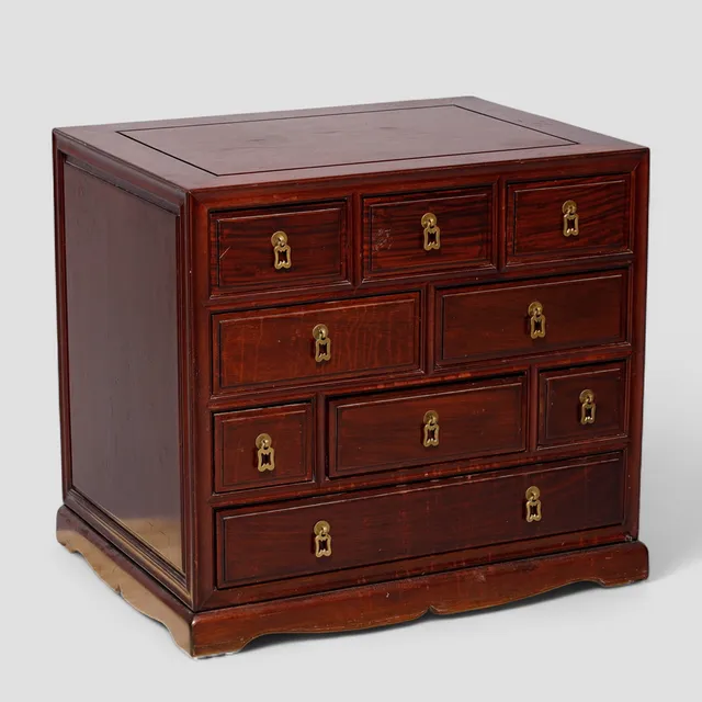 Kinesisk kommode ( Medicine chest) af hårdt træ. Kina 1900 tallet.