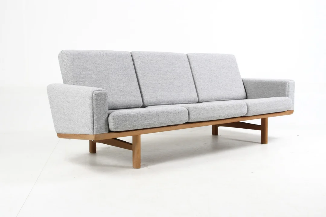 H.J. Wegner for Getama. Three-person sofa, model GE-236/3, oak — Furniture/Lounge suites, sofas — Lauritz