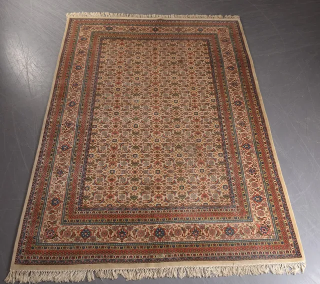 Indisk tæppe. 351 x 250 cm.
