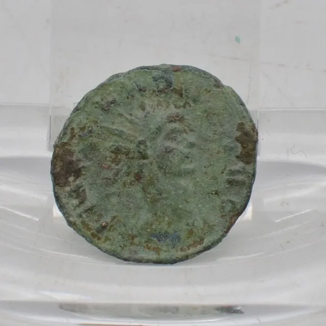 RÖMISCHE MÜNZE, 3. JAHRHUNDERT, STRAHLENKRONE UND VIRTUS, KUPFER, VERMUTLICH CLAUDIUS II GOTHICUS (268-269).