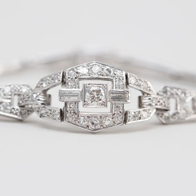 ARMBAND, art deco, 18k vitguld, diamanter, ca 1,65 ct. Svensk importstämpel. 1930-tal.