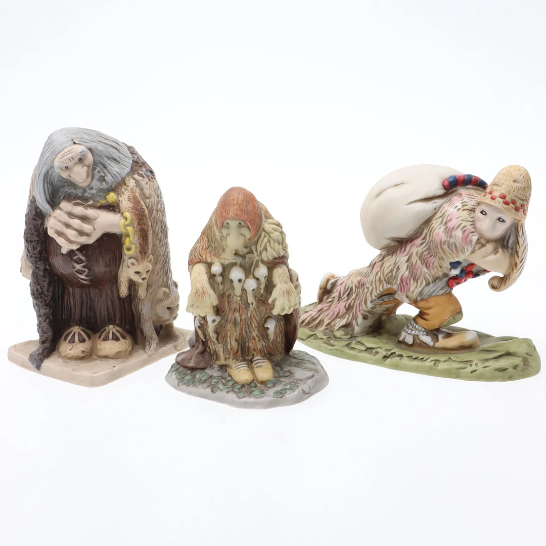 JOHN BAUER. Efter. Figuriner, 3 st, "Troll", fältspadsporslin, I Trollens Värld, Nils Holgersson Gården AB. — European — Ekenbergs Auktioner