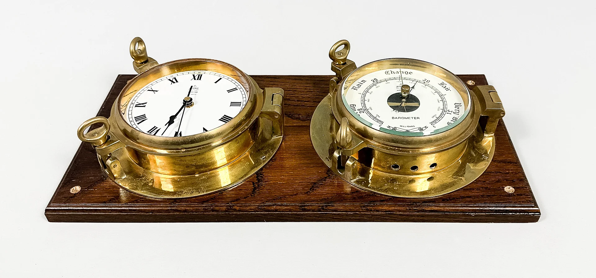 BAROMETER & SKEPPSUR, mässing, Pilot Marine, troligen från Jagaren Småland. — Technica & Nautica — Auktionshuset STO Bohuslän