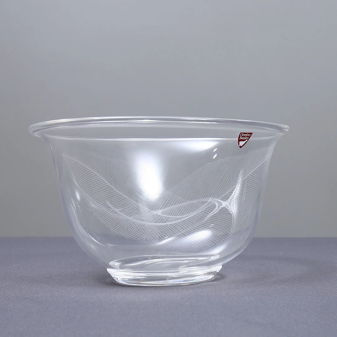 EDWARD HALD. "Fjäderskålen", glas, signerad, Orrefors. — Art glass — Auktionshuset Kolonn