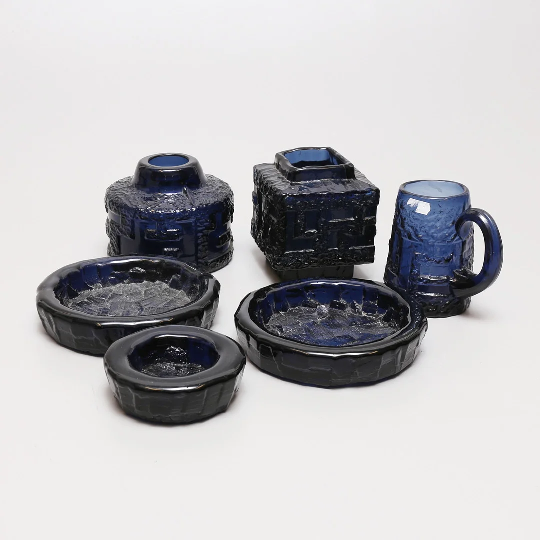 GÖTE AUGUSTSSON. Glasföremål, 6 st, "Kobolt", Ruda glasbruk. — Art glass — Auktionshuset Thelin & Johansson