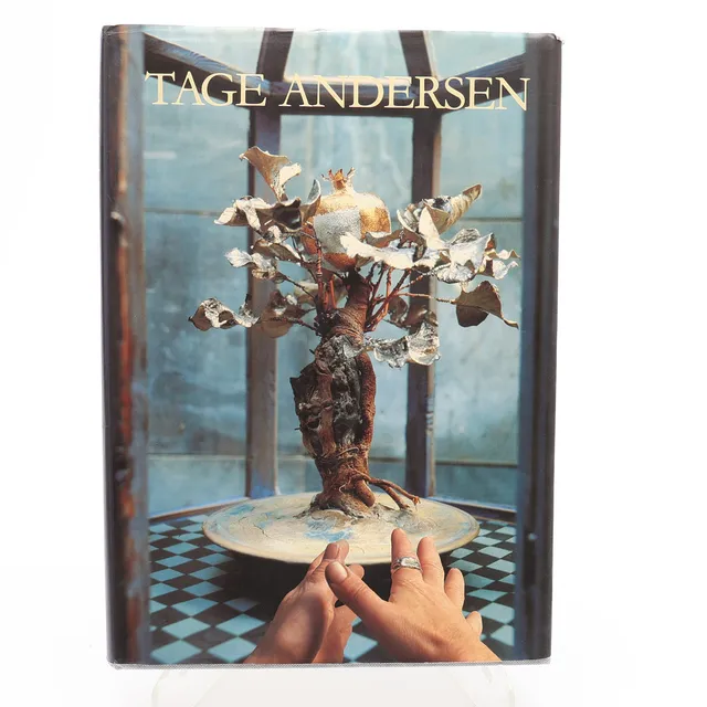 TAGE ANDERSEN. DEN VACKERT FOTOILLUSTRERADE BOKEN OM DEN DANSKE BLOMSTERKONSTNÄREN TAGE ANDERSEN 1991.