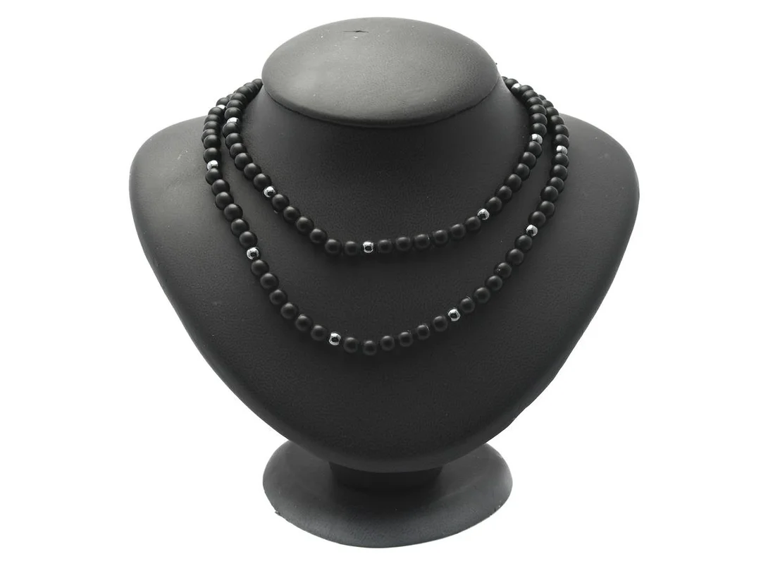COLLIER, 6,4 mm matta onyxkulor och 5,2 mm hematitkulor, längd 80 cm, dobbar för Ole Lynggaardlås, vikt 45 g. — Smycken/Collier — Kaplans