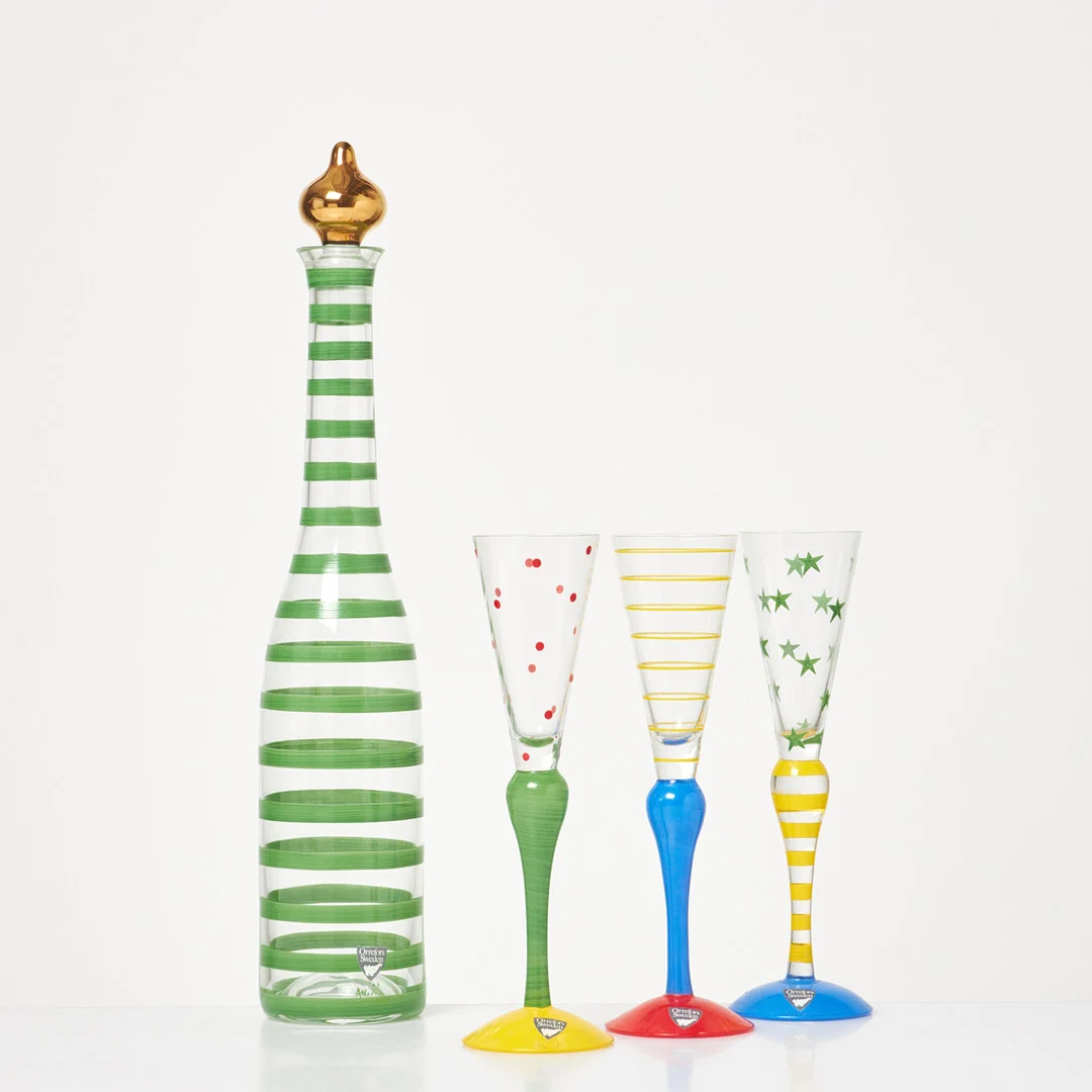 ANNE NILSSON. Snapsglas, karaff, 4 dlr, "Clown", etikettmärkta, för Orrefors. — Utility glass — Stockholms Auktionsverk Sickla