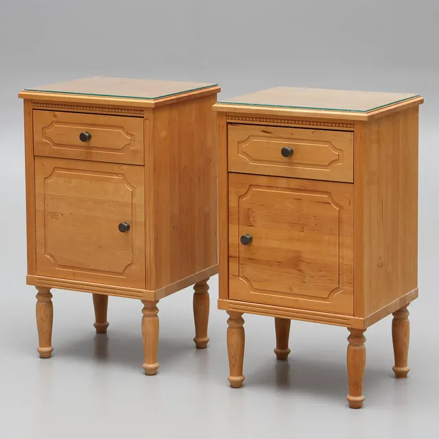 SÄNGBORD, ett par, björk, gustaviansk stil, 1900/2000-tal.