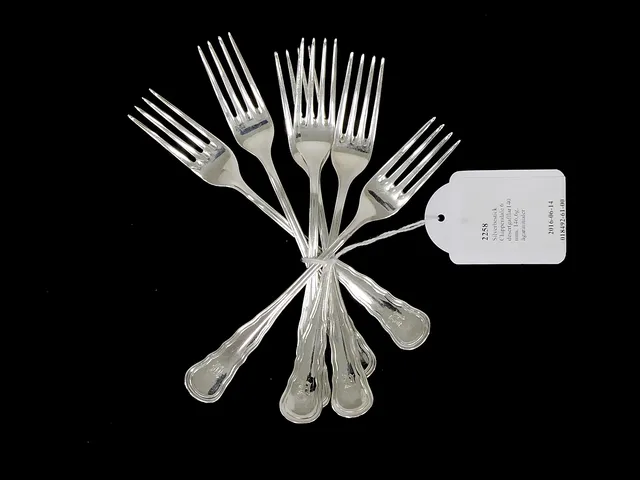 Silverbestick Chippendale 6 desertgafflar140mm, 146,6g, ägarinitialer