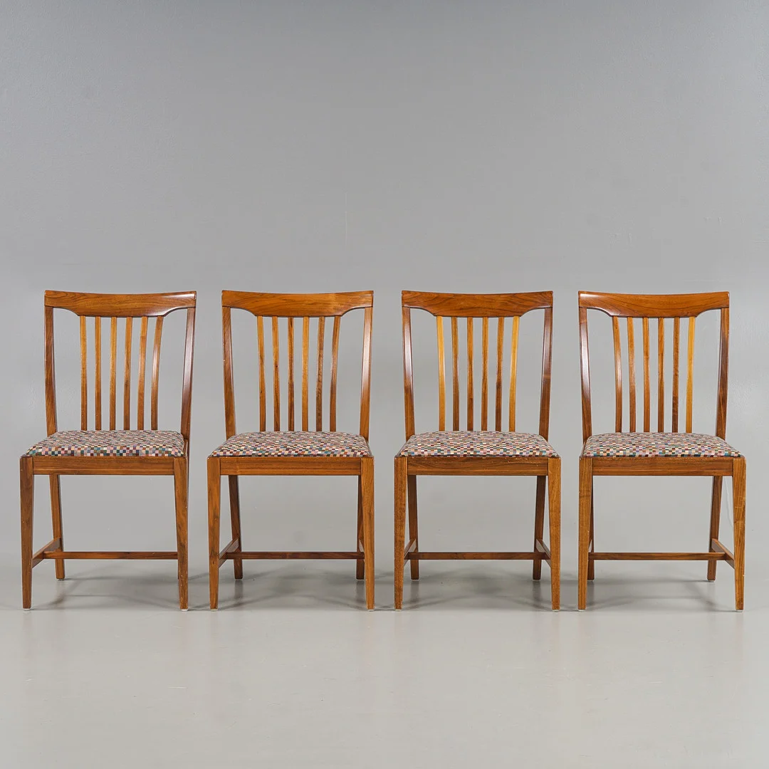SVANTE SKOGH. Stolar 4 stycken "Vindö" Valnöt, 1900-talets andra hälft. — Armchairs & Chairs — Karlstad Hammarö Auktionsverk