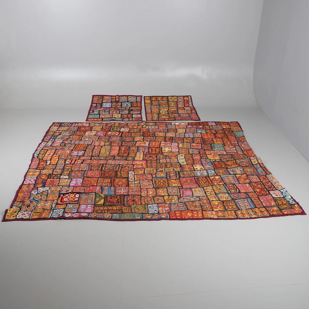 ANTIQUE INDIAN BED COVER & MATCHING PANELS. — Textiles — Lawrences Auctioneers