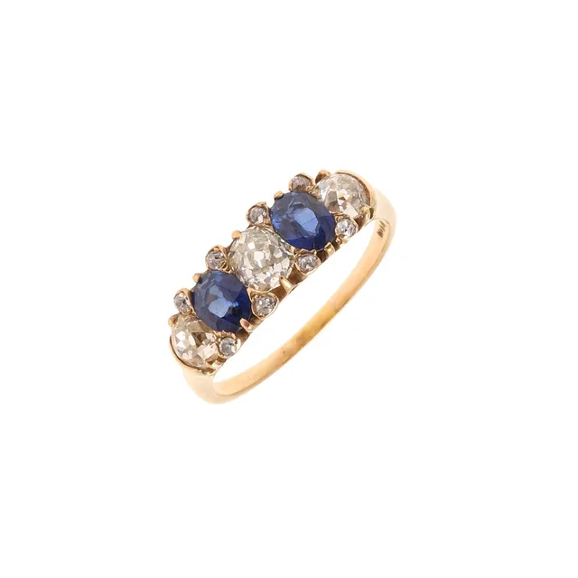 A SAPPHIRE AND DIAMOND FIVE STONE RING.