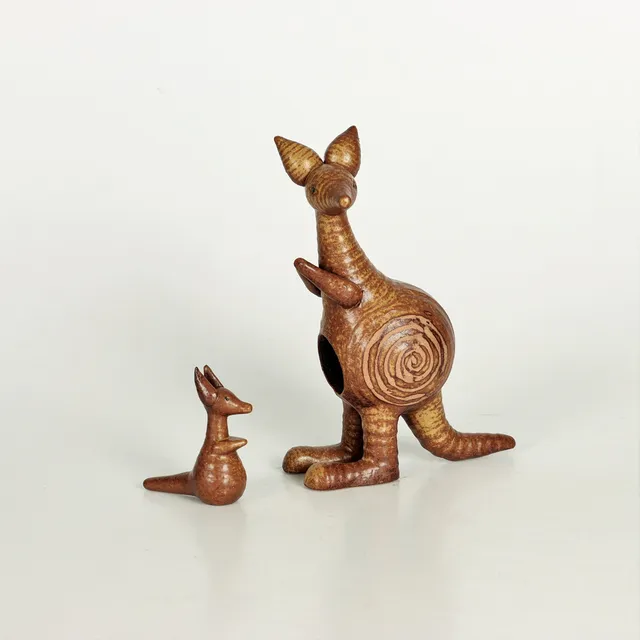 LISA LARSON. f 1931. Figurin, 2 delar, "Känguru med unge", ur serien Stora Zoo, stengods, Gustavsberg.