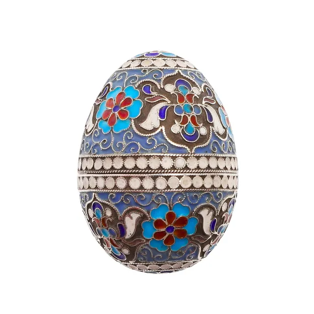 A LATE 19TH/EARLY 20TH CENTURY RUSSIAN SILVER AND ENAMEL TWO-PART DECORATIVE EGG.