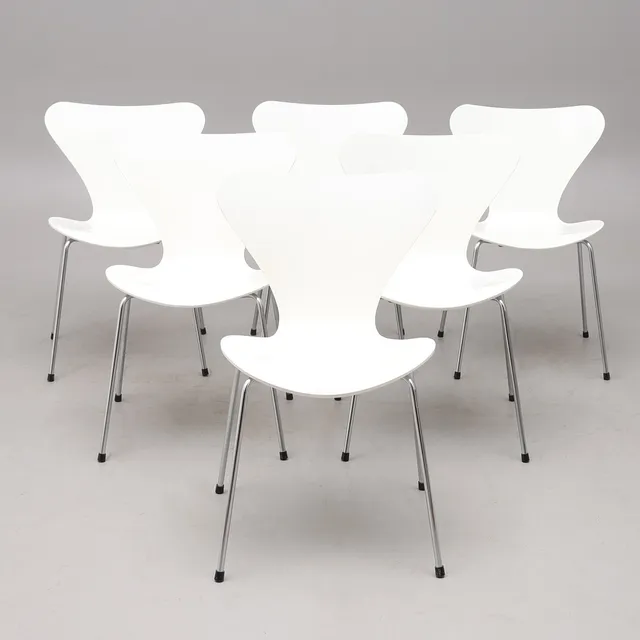 ARNE JACOBSEN. STOLAR, SEX STYCKEN, "SJUAN", FRITZ HANSEN, DANMARK.