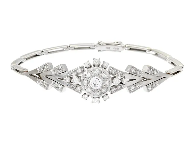 HUGO GRÜN & CO, armband, 14K vitguld, 43 briljant - och åttkantslipade diamanter ca 1,50 ctv, ca W-Cr/VS, längd 17,5 cm, vikt 16,8 g, enstaka diamanter med skador och nagg.