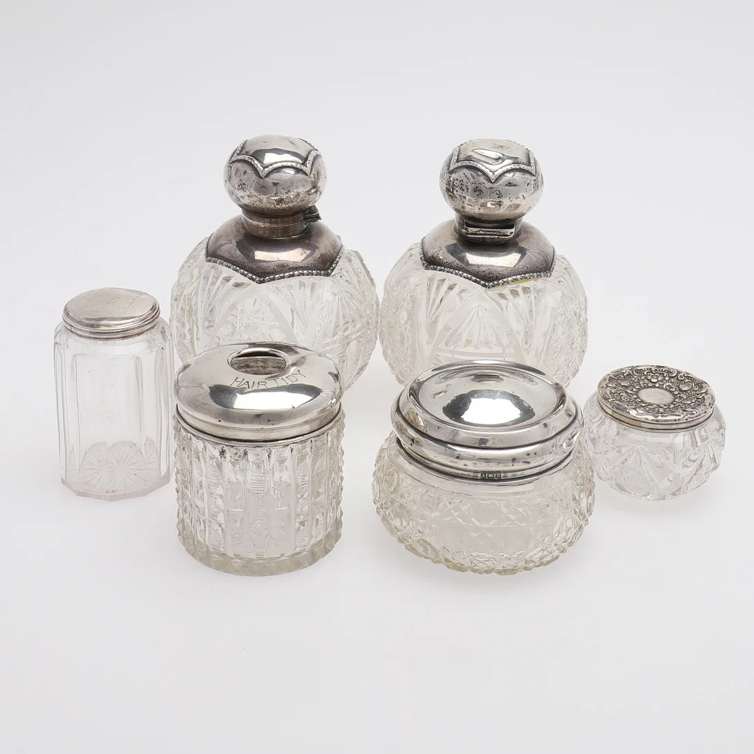 TOILETBURKAR, SEX STYCKEN. — Silver — Crafoord Auktioner Lund