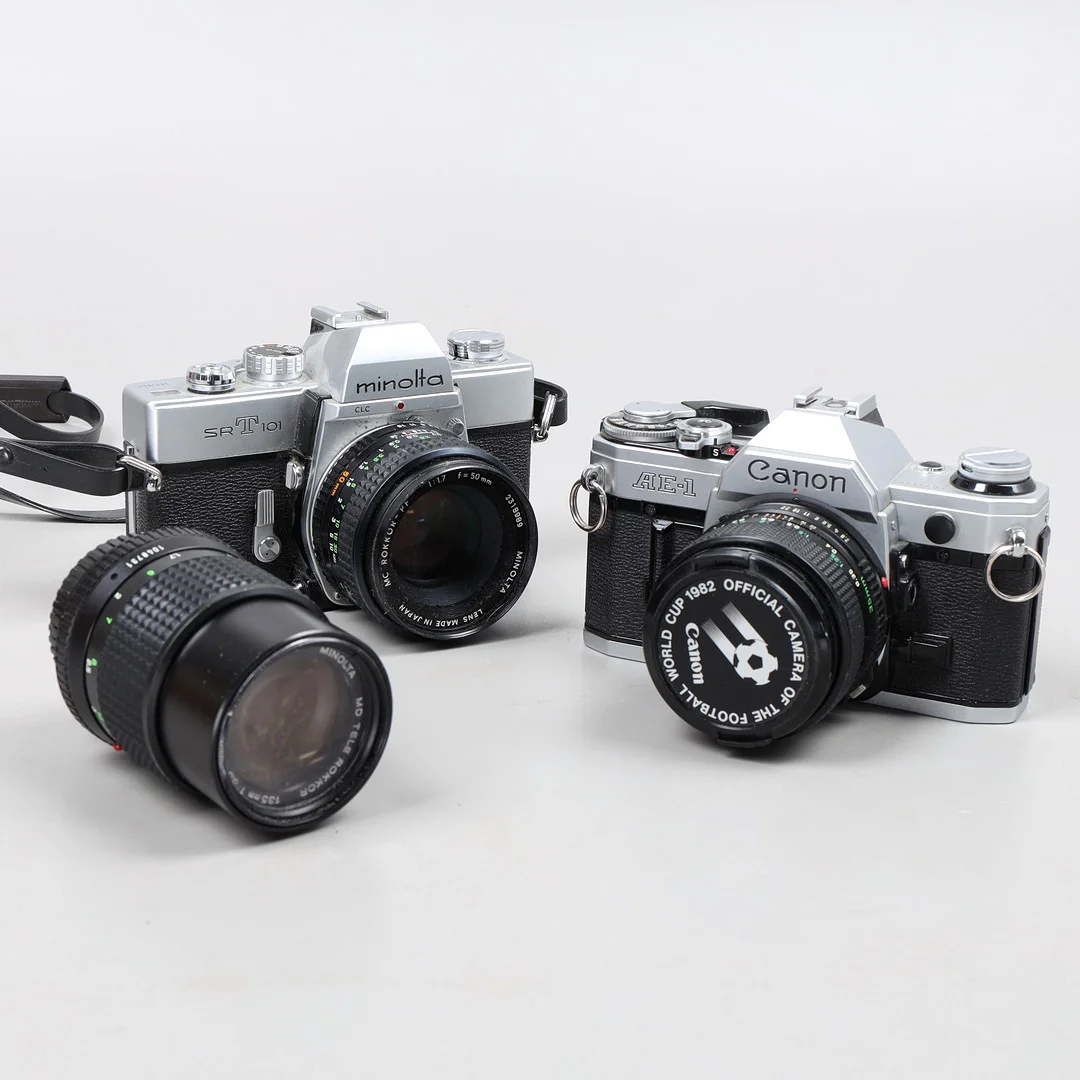 SYSTEMKAMEROR, Canon och Minolta, 1970-tal. — Cameras & accessories — Växjö Auktionskammare