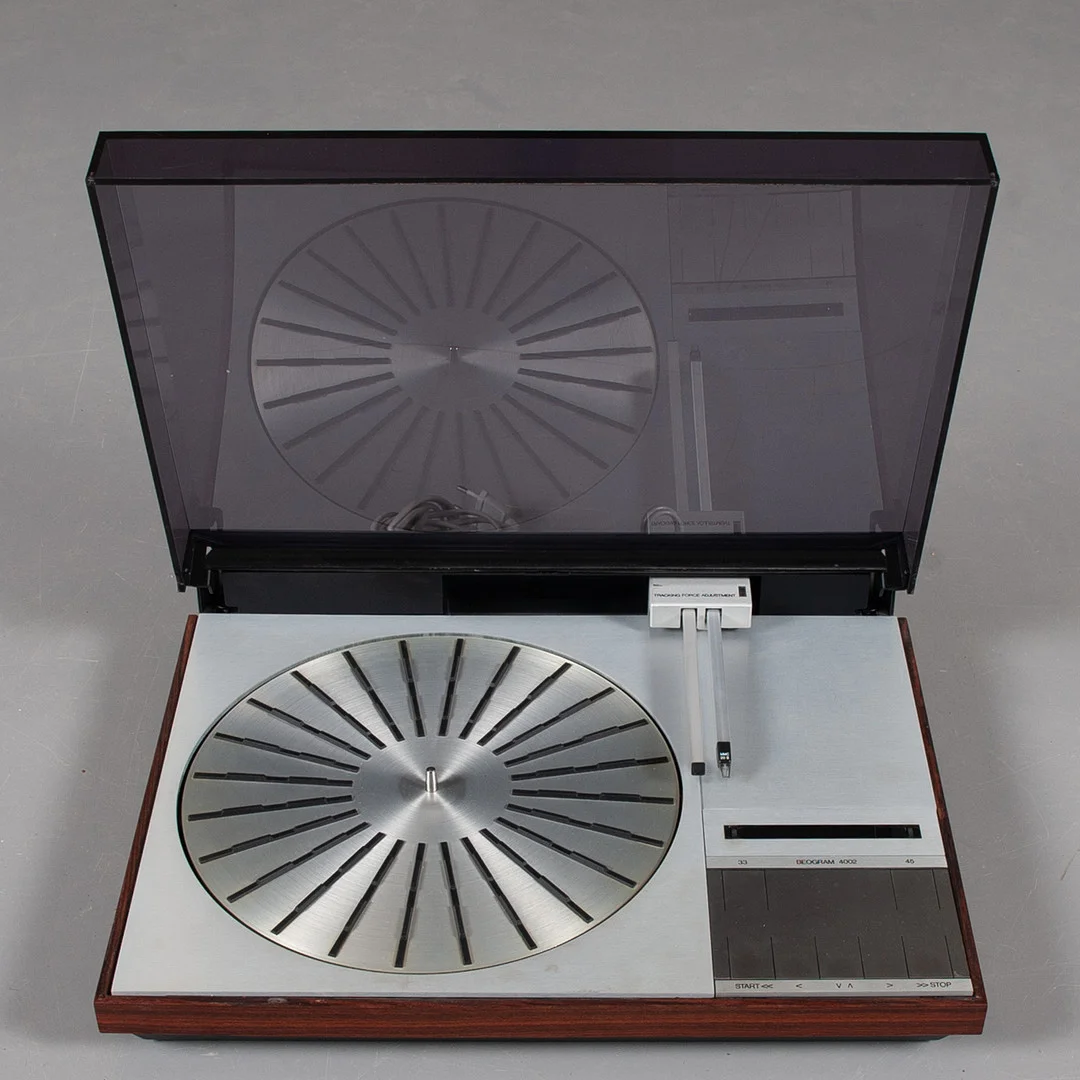 JACOB JENSEN. För Bang & Olufsen, vinylspelare, Danmark, 1974-80. — Modern consumer electronics — Laholms Auktionskammare